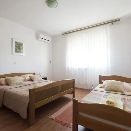 In With Terrace Apartment Starigrad Paklenica