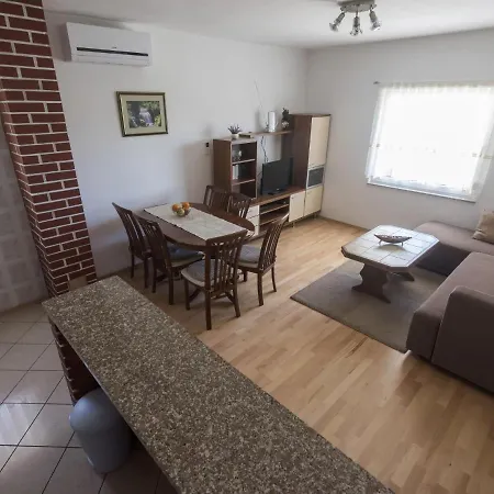 In With Terrace Apartment Starigrad Paklenica