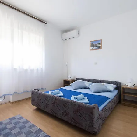 In With Terrace Apartment Starigrad Paklenica