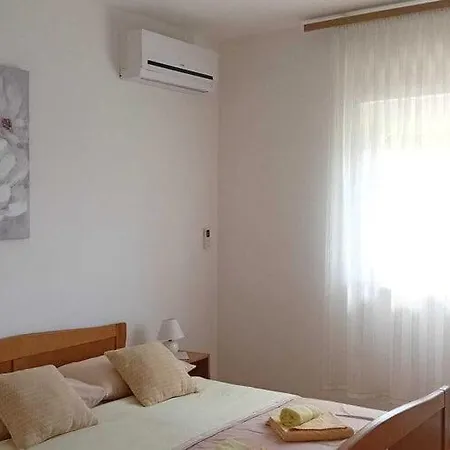 Apartment In With Terrace Starigrad Paklenica